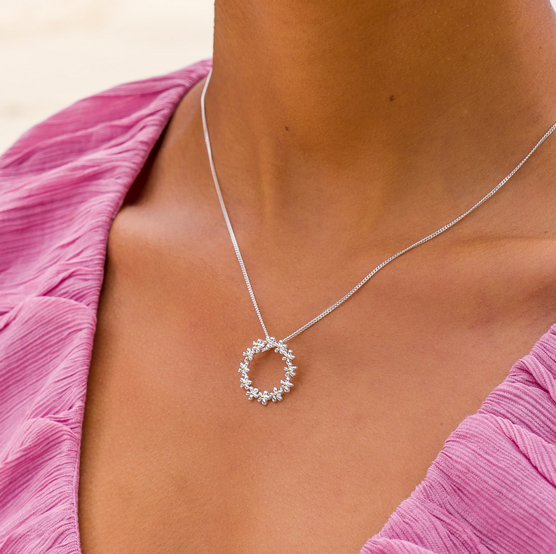 Circular Daisy Necklace