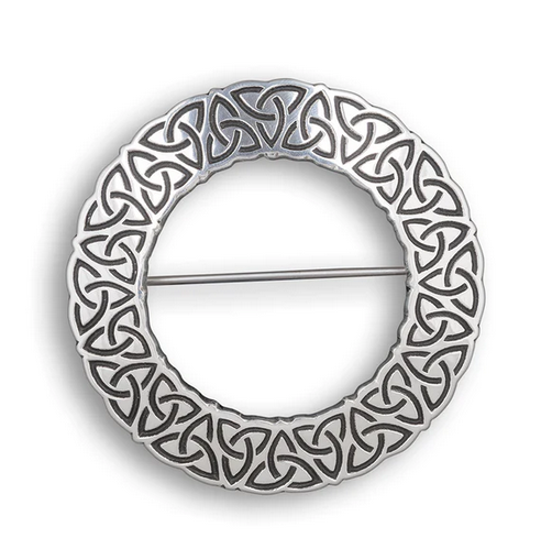 Stunning Fáinne Celtic Circle Polished Pewter Traditional Scottish Plaid Brooch