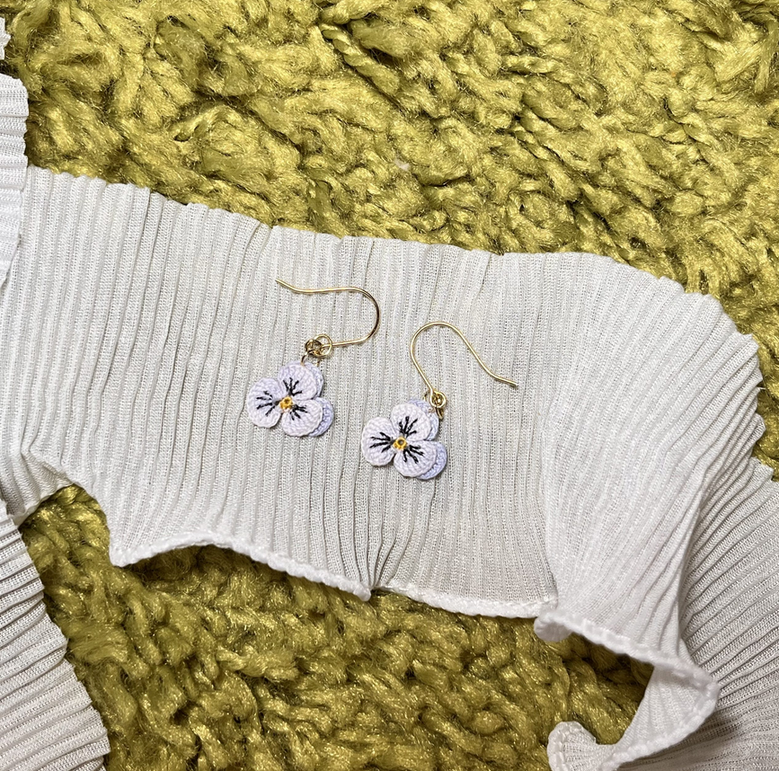 Miss Peachy Pansy Earings - Light