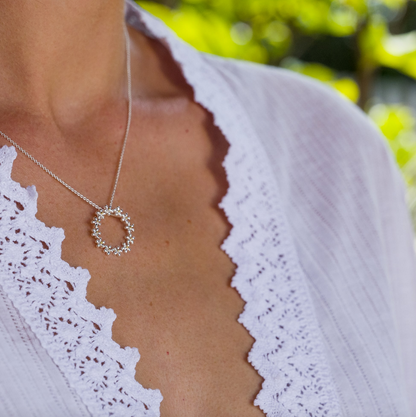 Circular Daisy Necklace